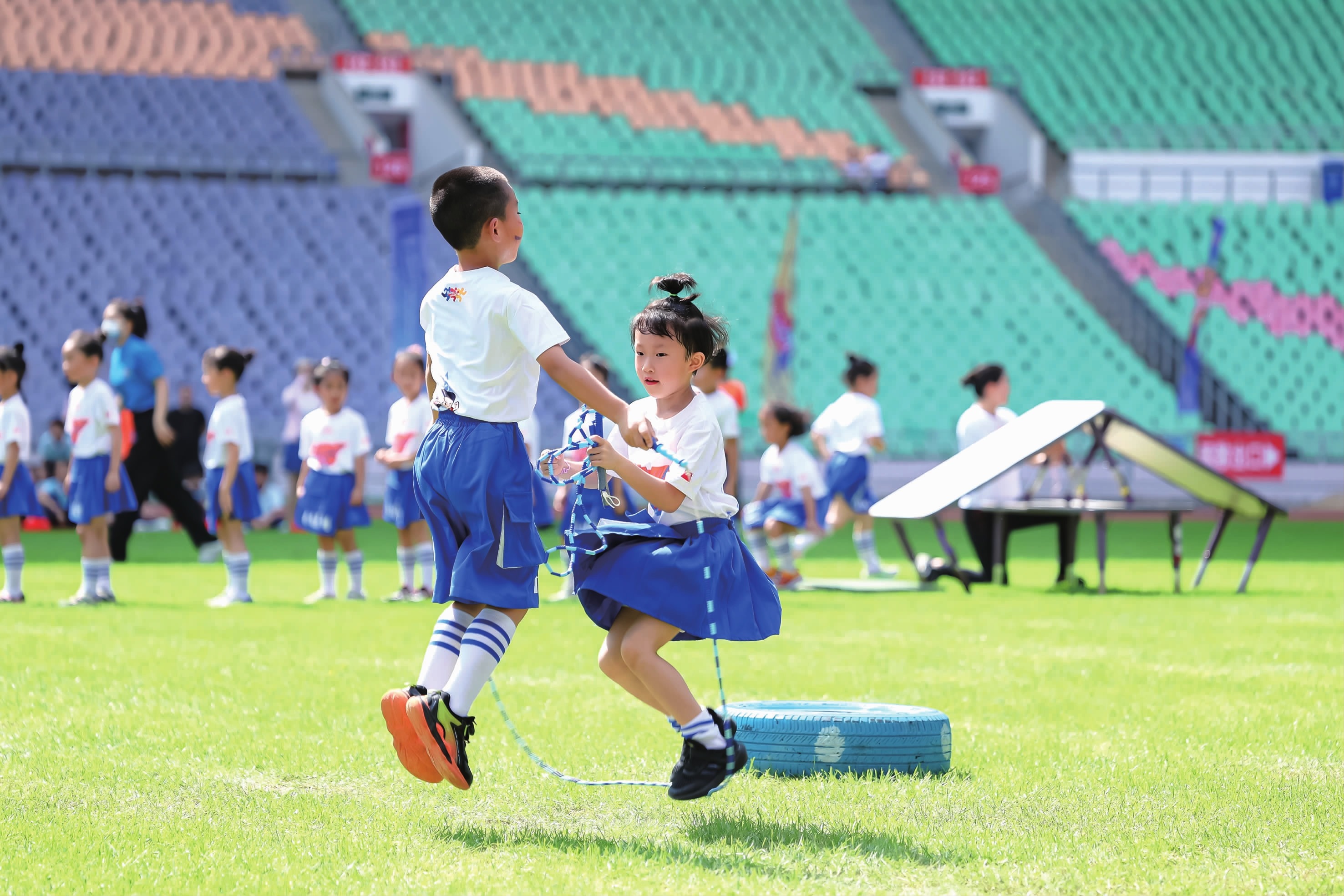 险胜！杜兰特39+7创纪录，兰德尔39+4探花爆发，申京25+14犯两错